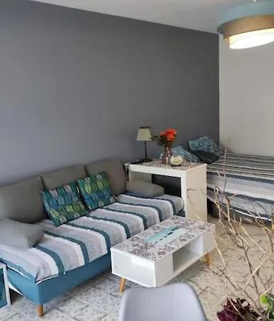 Апартаменты De 51 M2 Avec Jardin De 51 M2, Parking Prive
