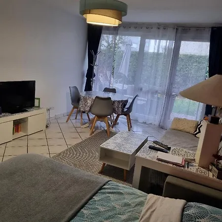 De 51 M2 Avec Jardin De 51 M2, Parking Prive